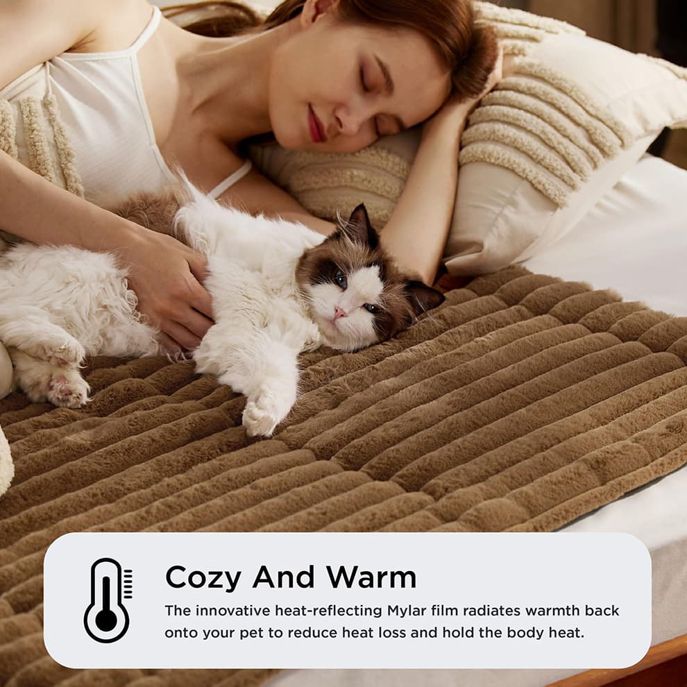 Close-up of the innovative heat-reflecting Mylar film technology inside the self warming pet mat that radiates warmth back to the pet.