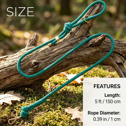 Strong dog leash measuring 5 feet in length and 1 cm in diameter, providing the perfect balance of control and freedom for your pet.